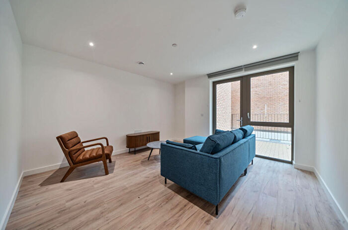 2 Bedroom Apartment To Rent In Bed, Th Floor, Adur, Refinery House In Anchors Point, E16