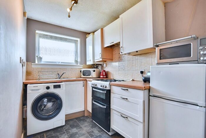 2 Bedroom Flat For Sale In Dougliehill Terrace, Inverclyde, Port Glasgow, PA14