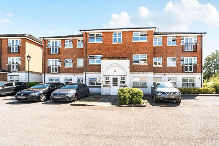 2 Bedroom Flat For Sale In Bampton Drive, London, NW7