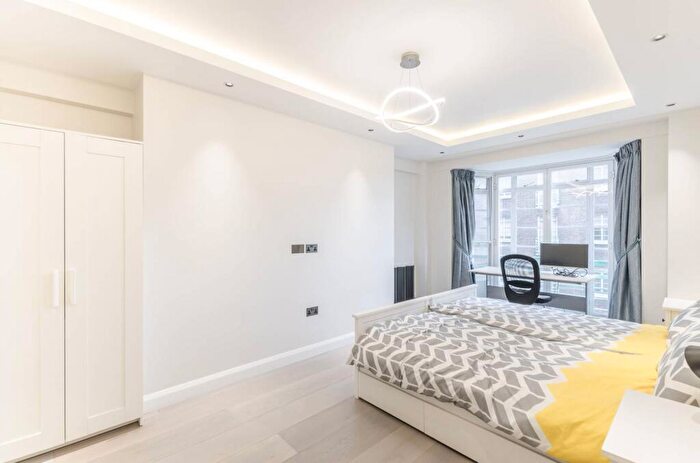 3 Bedroom Flat To Rent In Gloucester Place, Marylebone, London, NW1