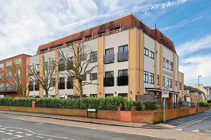 1 Bedroom Flat To Rent In - Coombe Road, New Malden, KT3