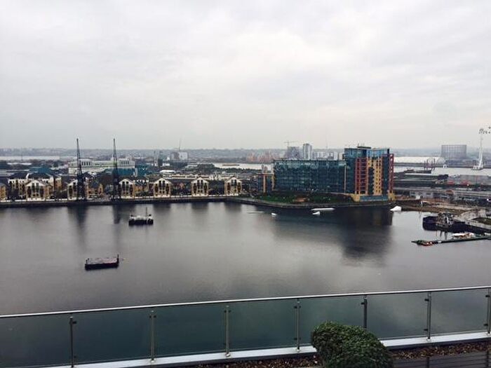 3 Bedroom Flat To Rent In The Oxygen Building, Royal Victoria Docks, Canary Wharf, London, E16