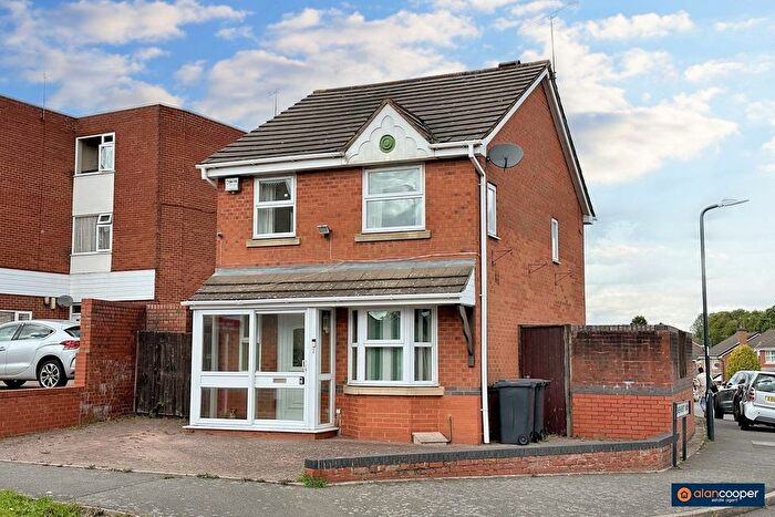 3 Bedroom Detached House For Sale In Croft Road, Stockingford, Nuneaton, CV10