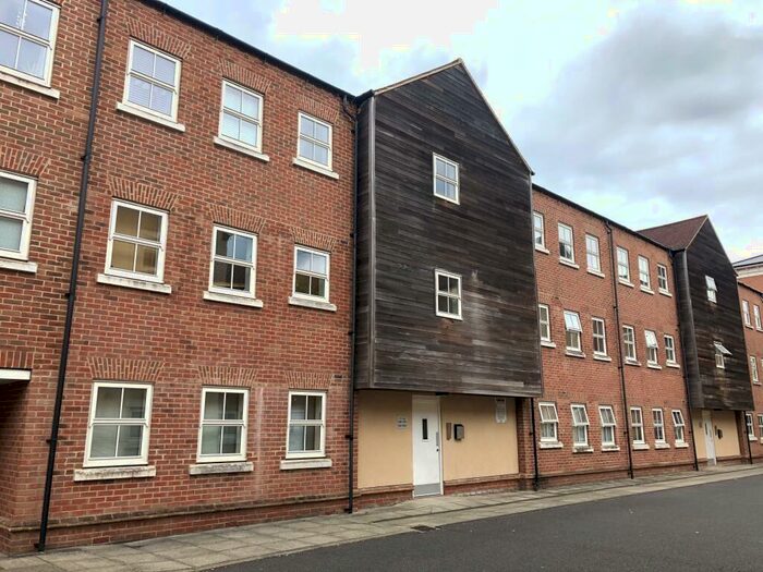 2 Bedroom Apartment To Rent In Fairford Leys, HP19