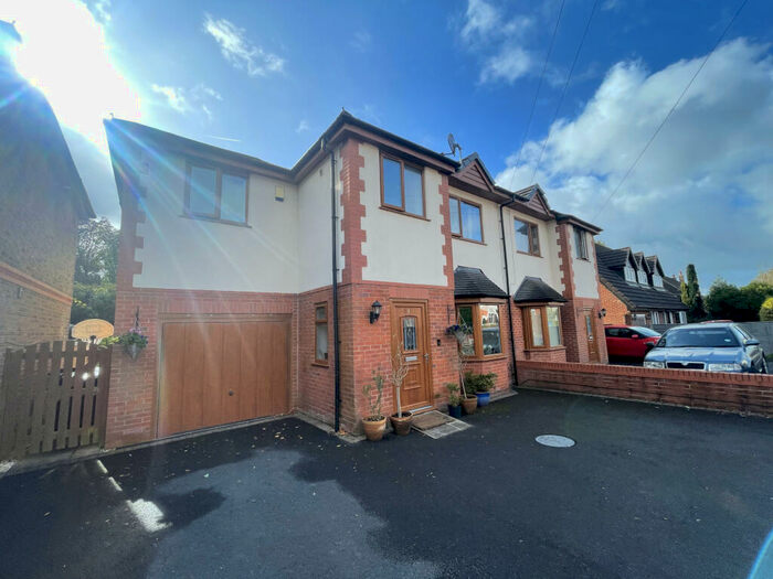 4 Bedroom Semi-Detached House To Rent In Alcester Avenue, Penwortham, PR1