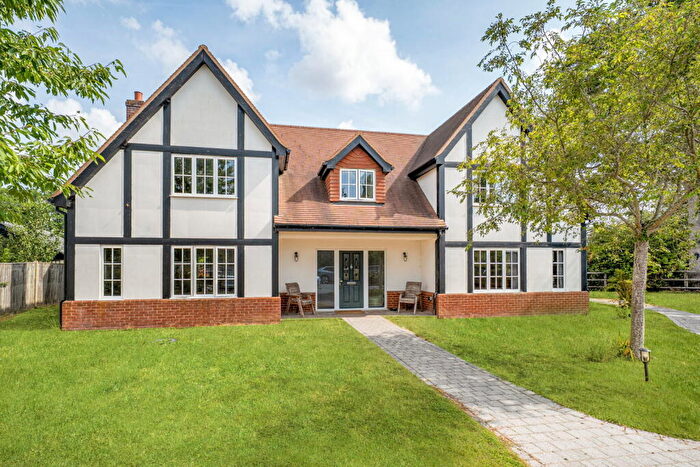 6 Bedroom Detached House For Sale In Bramley Road, Little London, RG26