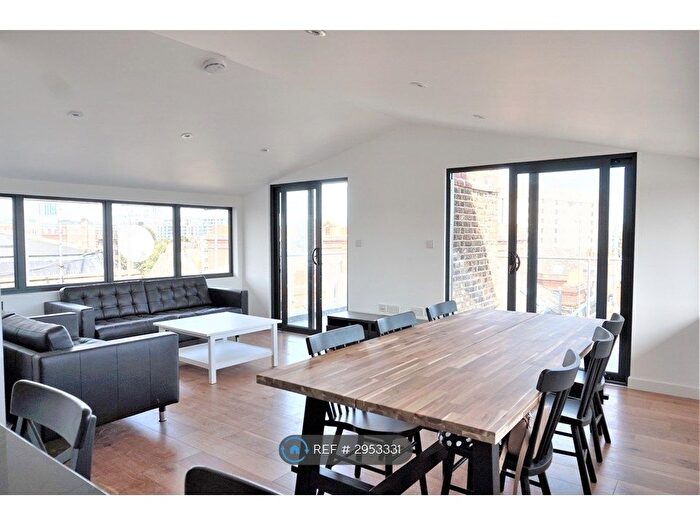 3 Bedroom Flat To Rent In North End Road, London, W14