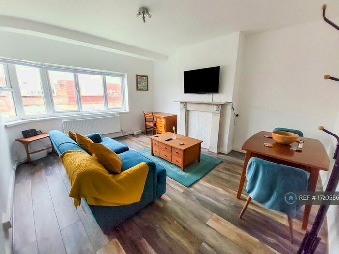 2 Bedroom Flat To Rent In Gilda Court, London, NW7