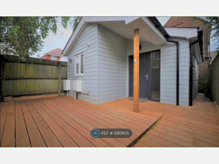 1 Bedroom Bungalow To Rent In North Lodge Road, Poole, BH14