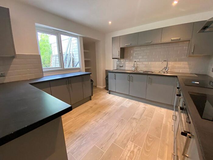 6 Bedroom Terraced House To Rent In Bedroom Student Home - Downs Road, Ukc, CT2