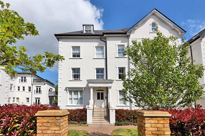1 Bedroom Flat For Sale In Oak Hill Road, Surbiton, KT6