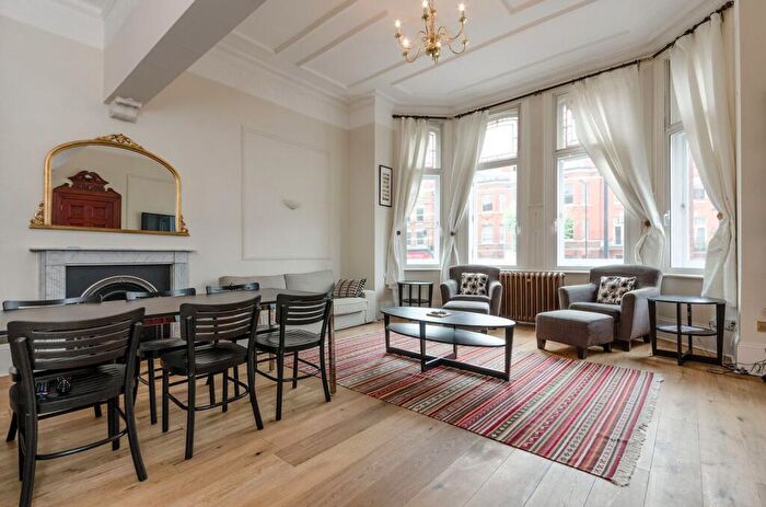 3 Bedroom Flat For Sale In Finchley Road, Hampstead, London, NW3