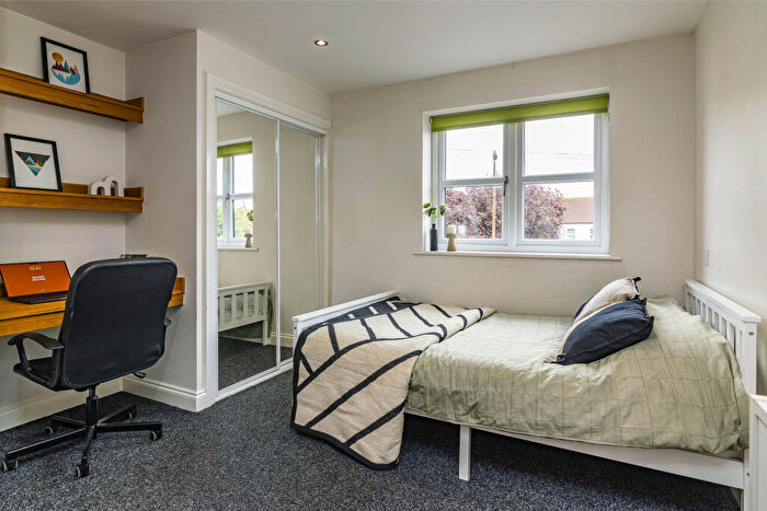 4 Bedroom Flat To Rent In Flat, Lord Tennyson House, LN1