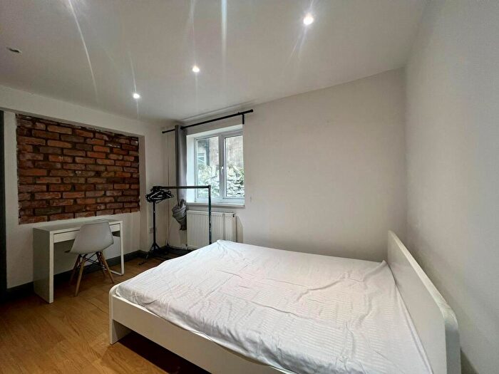 1 Bedroom Flat To Rent In Glenroy Street, Cardiff, CF24