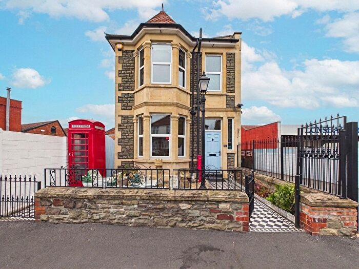 4 Bedroom Detached House For Sale In Woodland Way, Kingswood, Bristol, BS15
