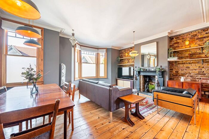 3 Bedroom Maisonette For Sale In Sellons Avenue, Harlesden, London, NW10