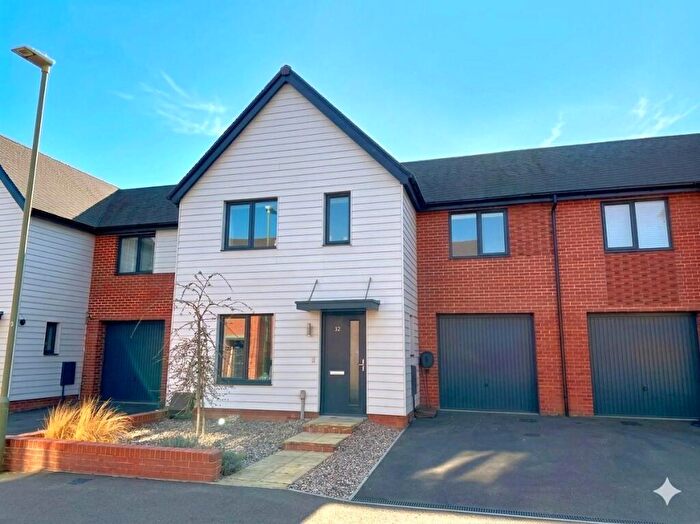 3 Bedroom Semi-Detached House For Sale In Glassfield Road, Whiteley, PO15