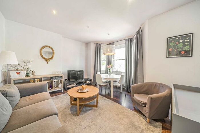 3 Bedroom Flat For Sale In The Vale, Acton, W3