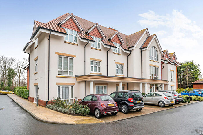 2 Bedroom Apartment For Sale In Rowhill Road, Hextable, Swanley, BR8