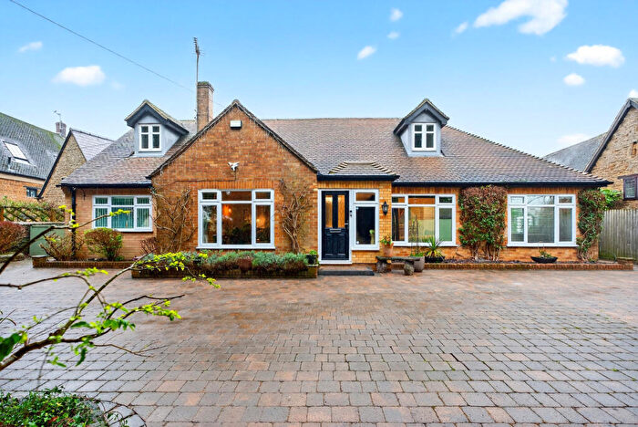 5 Bedroom Detached House For Sale In Main Road Middleton Cheney Banbury, Oxfordshire, OX17
