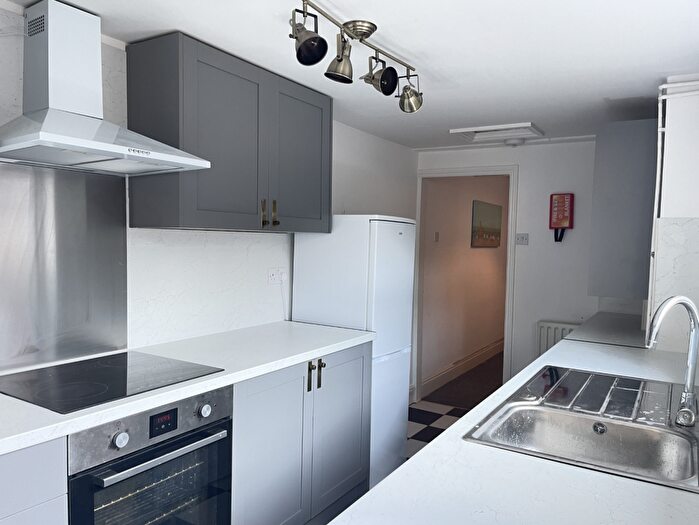 4 Bedroom Terraced House To Rent In Welcoming Bed House // Aug, LN5