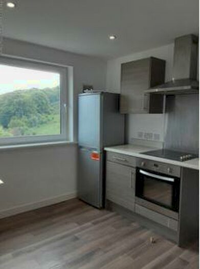 2 Bedroom Flat To Rent In Parkwood Court, Parkwood Rise, Keighley, BD21