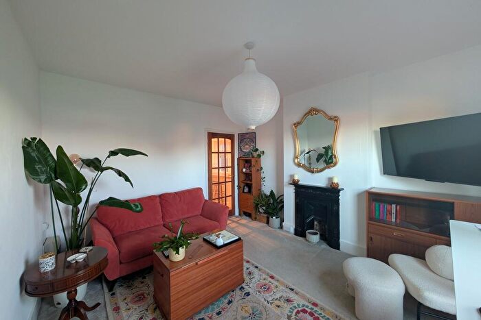 1 Bedroom Apartment To Rent In Maybury Road, Woking, Surrey, GU21