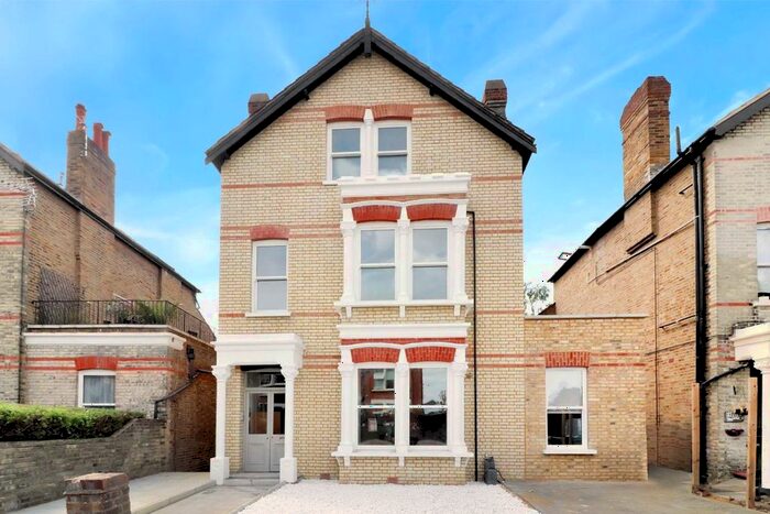 2 Bedroom Flat To Rent In Fassett Road, Kingston Upon Thames, KT1