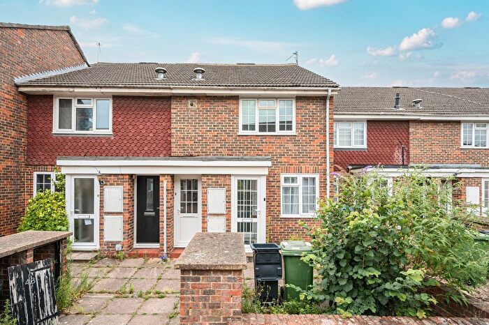 1 Bedroom Maisonette For Sale In Stevens Close, Epsom, KT17