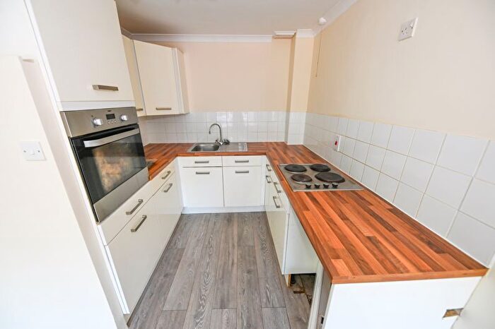 2 Bedroom Flat To Rent In Arragon Court, Waterlooville, PO7