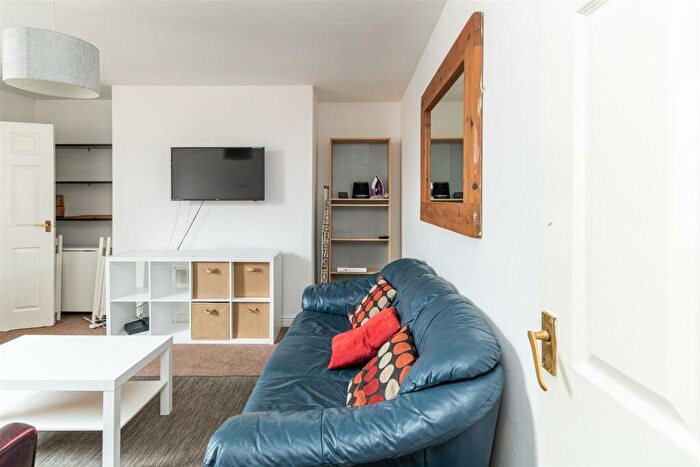 5 Bedroom Maisonette To Rent In Tavistock Road, Jesmond, Newcastle Upon Tyne, NE2