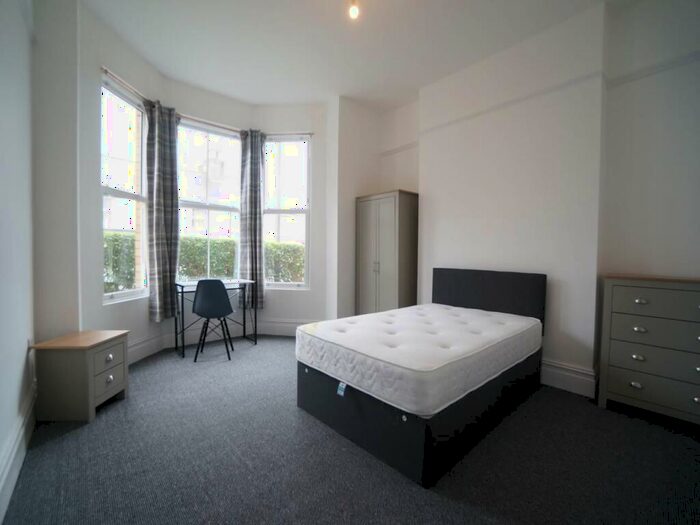 7 Bedroom House To Rent In Holyhead Road, Bangor, LL57