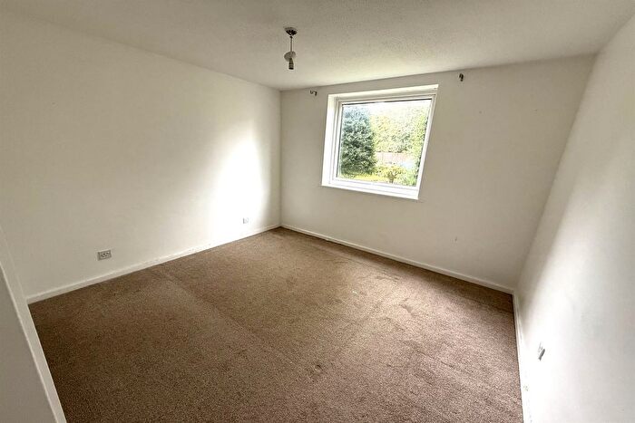 2 Bedroom Flat To Rent In Harboro Road, Sale, M33
