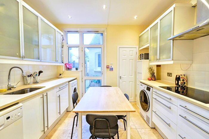 1 Bedroom Property To Rent In Priory Villas, Colney Hatch Lane, N11
