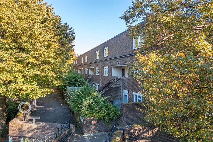 4 Bedroom Maisonette To Rent In Salisbury Walk, London, N19