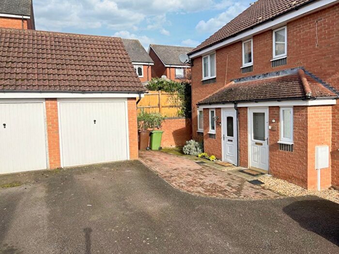 3 Bedroom Terraced House For Sale In Violet Close, Oakley Vale, Corby, NN18
