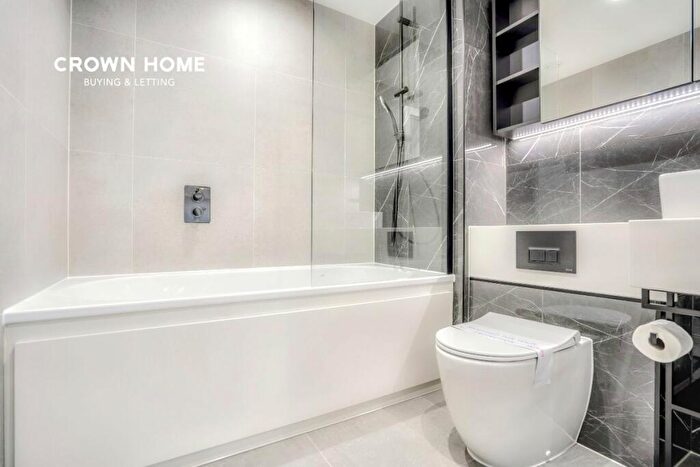 2 Bedroom Apartment To Rent In Darter Apartments, Woodberry Down, N4