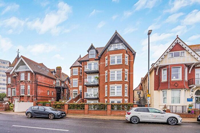 2 Bedroom Flat For Sale In St. Helens Parade, Southsea, PO4