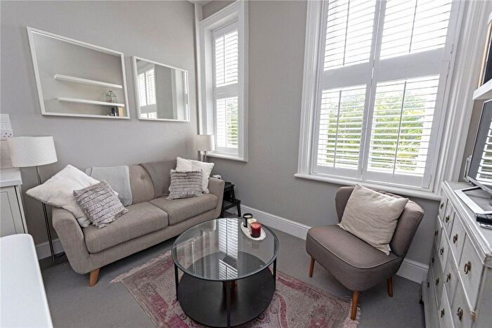 1 Bedroom Flat To Rent In Spencer Court House, SW18