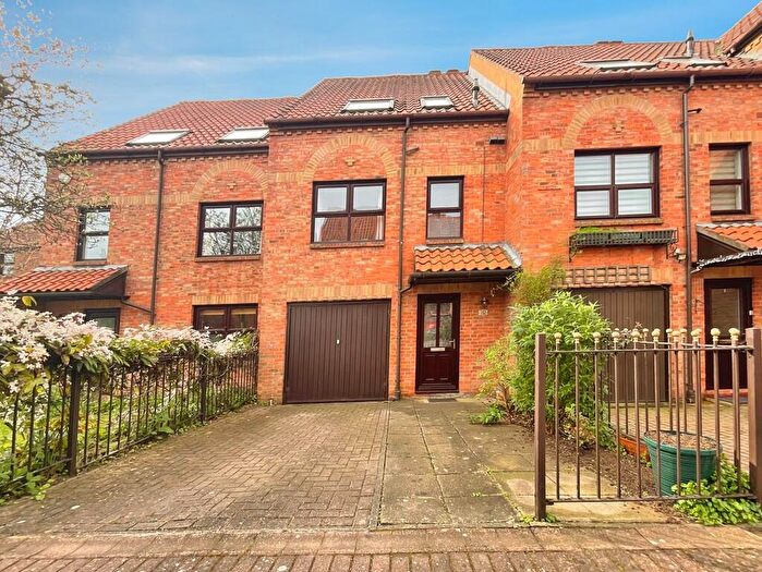 3 Bedroom Town House To Rent In Wain Well Mews, Lincoln, Lincolnshire, LN2