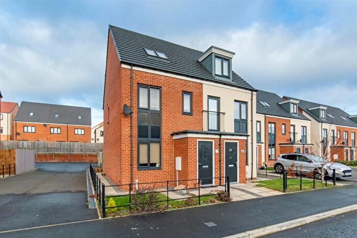 3 Bedroom Semi-Detached House To Rent In Elmwood Park Mews, Great Park, NE13