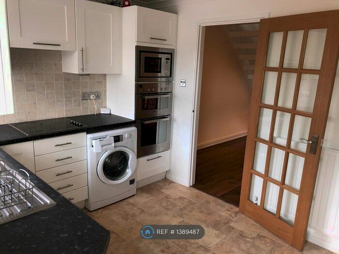 2 Bedroom Terraced House To Rent In Avon Close, Calcot, Reading, RG31