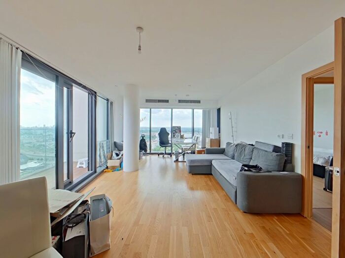 2 Bedroom Flat To Rent In River Heights, Stratford, E15