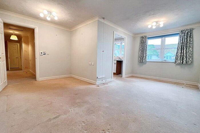 2 Bedroom Flat For Sale In Fordingbridge, SP6