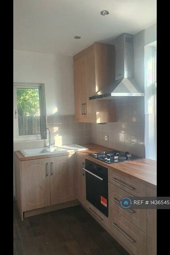 2 Bedroom Maisonette To Rent In Sunnyside North, Edmonton, N9