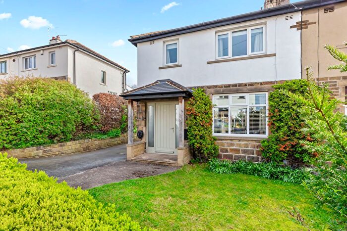 3 Bedroom Semi-Detached House For Sale In South Hill Drive, Gilstead, BD16