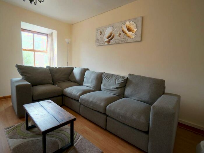 2 Bedroom House To Rent In Gerddi Abaty, Bangor, Gwynedd, LL57