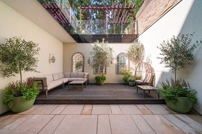 4 Bedroom Town House To Rent In Palladian Gardens, Chiswick, W4