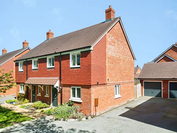 3 Bedroom Semi Detached House For Sale In Hammersley Drive, Ash, Surrey, GU12