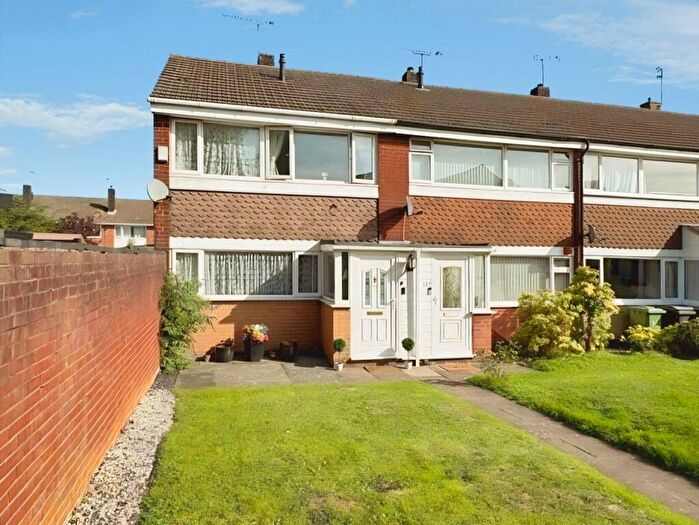 3 Bedroom End Of Terrace House For Sale In Golf Drive, Nuneaton, CV11